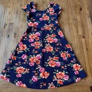 3/24$ Navy Floral Kids Dress size Medium